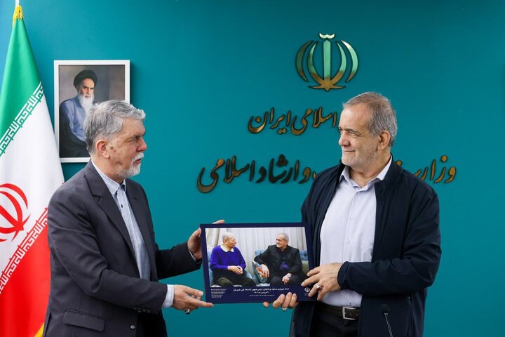 رئیس‌جمهور به وزارت ارشاد رفت