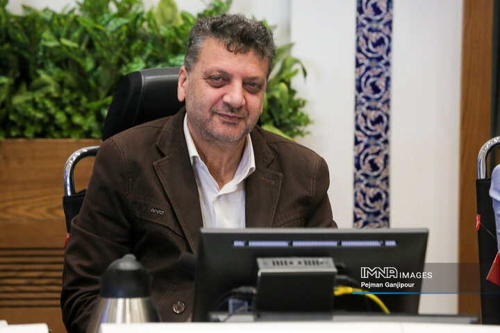 بررسی راهکارهای آزادسازی مسیر رینگ چهارم در محدوده اراضی راه‌آهن اصفهان