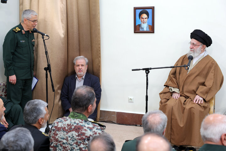 دیدار جمعی از فرماندهان نیروهای مسلح با فرمانده معظم کل قوا