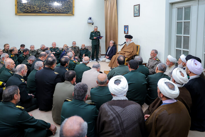 دیدار جمعی از فرماندهان نیروهای مسلح با فرمانده معظم کل قوا
