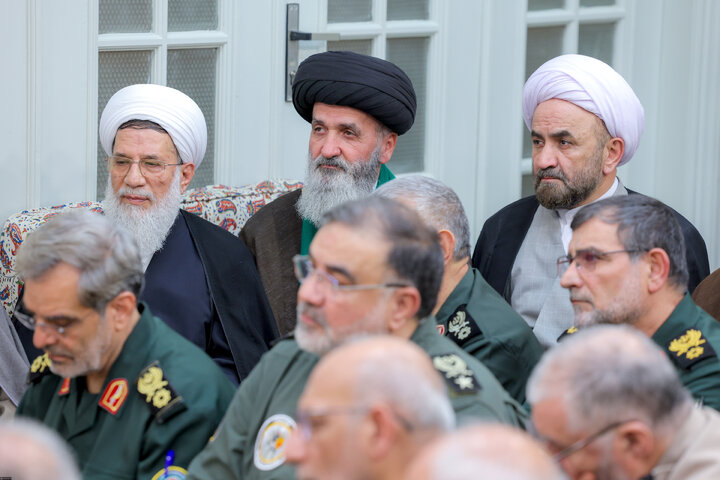 دیدار جمعی از فرماندهان نیروهای مسلح با فرمانده معظم کل قوا