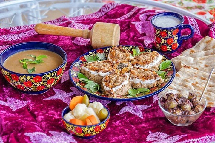 سفری به سفره‌های خوشرنگ‌ و بوی لرستان