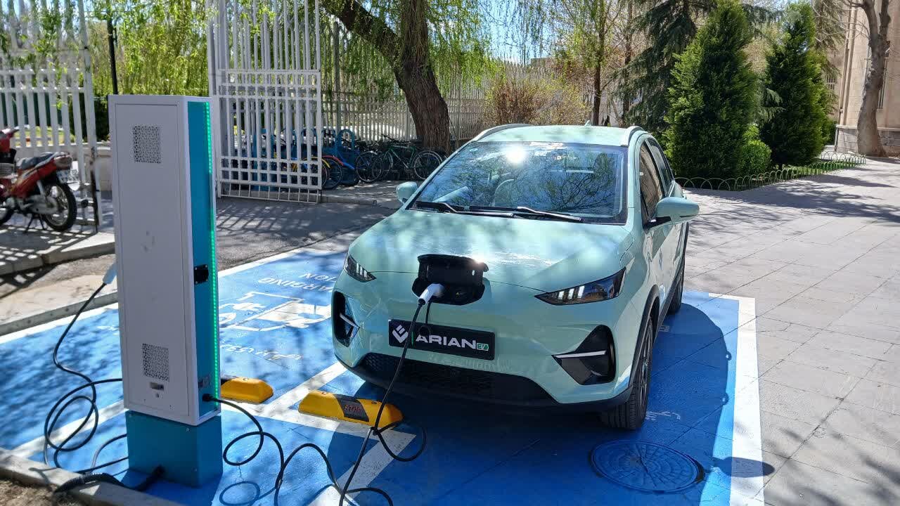 پارکینگ شهرداری مرکزی اصفهان به ایستگاه شارژ خودروهای برقی مجهّز شد