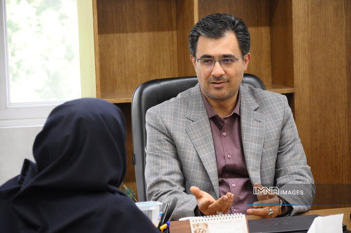 آغاز فصل تازه‌ای در حمل‌ونقل هوشمند شهری اصفهان؛ سفر سریع و امن با «کیوارکد» در تلفن همراه