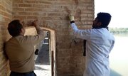 آغاز عملیات پاک‌سازی جداره‌های سی‌وسه‌پل اصفهان