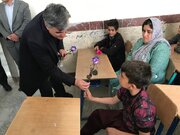 فرماندار سنندج از دانش‌آموزان آسیب‌دیده روستای کرجو دلجویی کرد/ وعده برخورد جدی با خاطیان