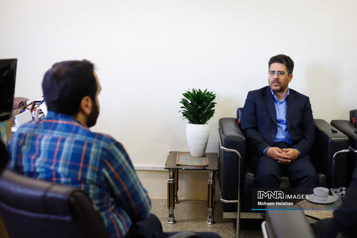 حضور شهردار بهارستان در دفتر خبرگزاری ایمنا