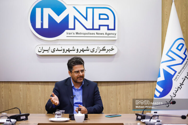 حضور شهردار بهارستان در دفتر خبرگزاری ایمنا