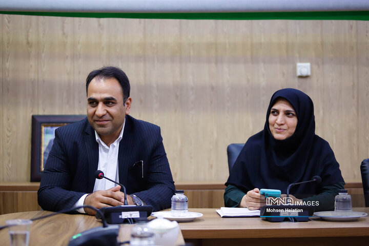 حضور شهردار بهارستان در دفتر خبرگزاری ایمنا