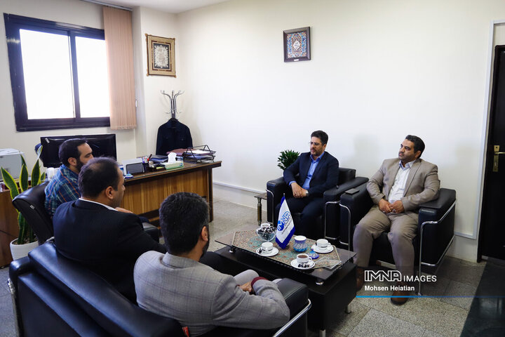 حضور شهردار بهارستان در دفتر خبرگزاری ایمنا