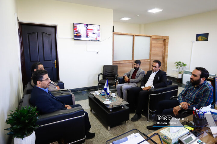 حضور شهردار بهارستان در دفتر خبرگزاری ایمنا