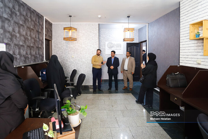 حضور شهردار بهارستان در دفتر خبرگزاری ایمنا