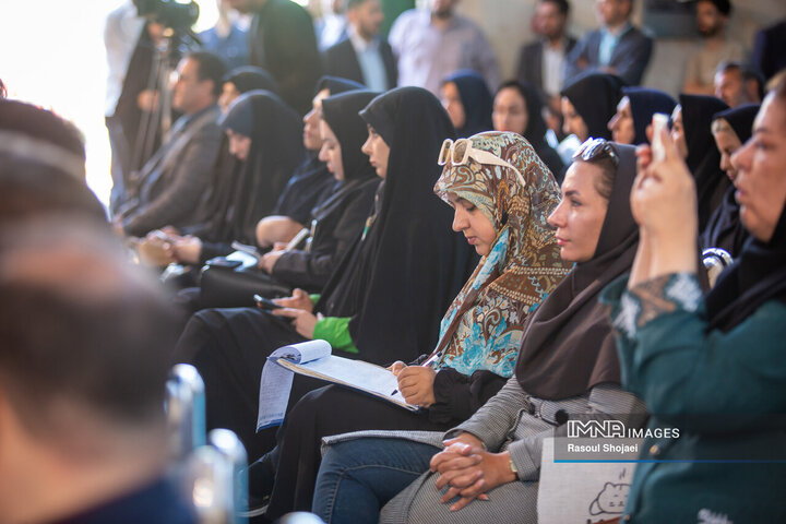 آیین بهره‌برداری از پروژه‌های میدان مرکزی میوه و تره‌بار اصفهان