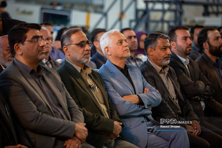 آیین بهره‌برداری از پروژه‌های میدان مرکزی میوه و تره‌بار اصفهان