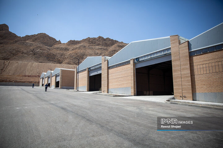 آیین بهره‌برداری از پروژه‌های میدان مرکزی میوه و تره‌بار اصفهان