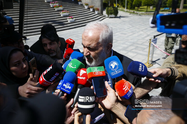 به دنبال در اختیار گرفتن چاه های آب شهرداری تهران هستیم