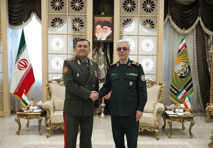 وزیر دفاع تاجیکستان با سرلشکر باقری دیدار کرد