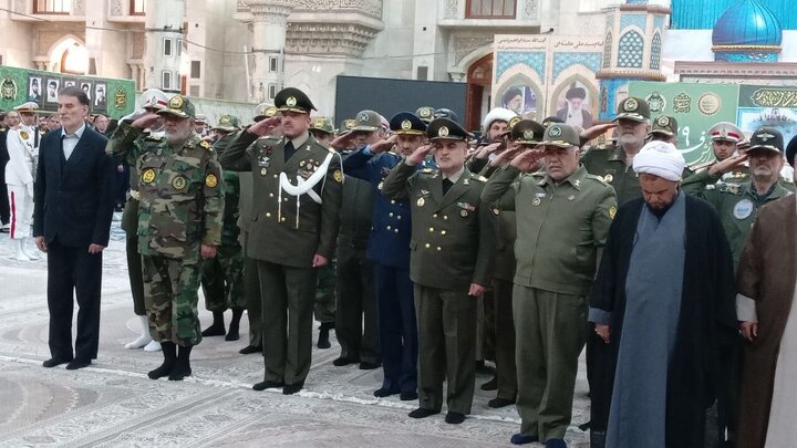 جمعی از فرماندهان و کارکنان ارتش با آرمان‌های بنیان‌گذار انقلاب تجدید میثاق کردند