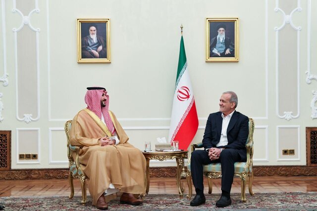 وزیر دفاع عربستان با پزشکیان دیدار کرد