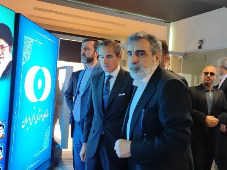 بازدید گروسی از نمایشگاه دستاوردهای صنعت هستهای ایران