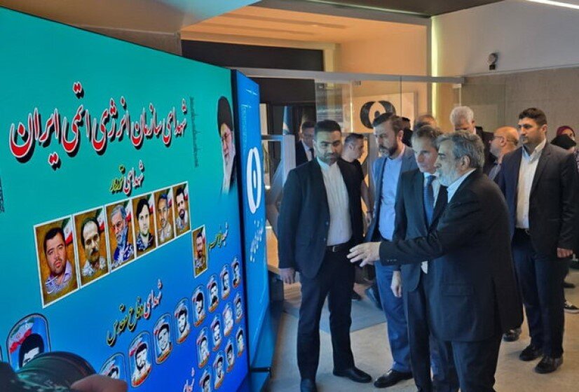 بازدید گروسی از نمایشگاه دستاوردهای صنعت هستهای ایران