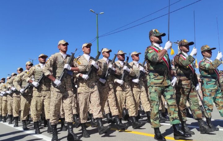 حضور قدرتمند ارتش، ضامن امنیت و تهدیدی برای دشمنان است