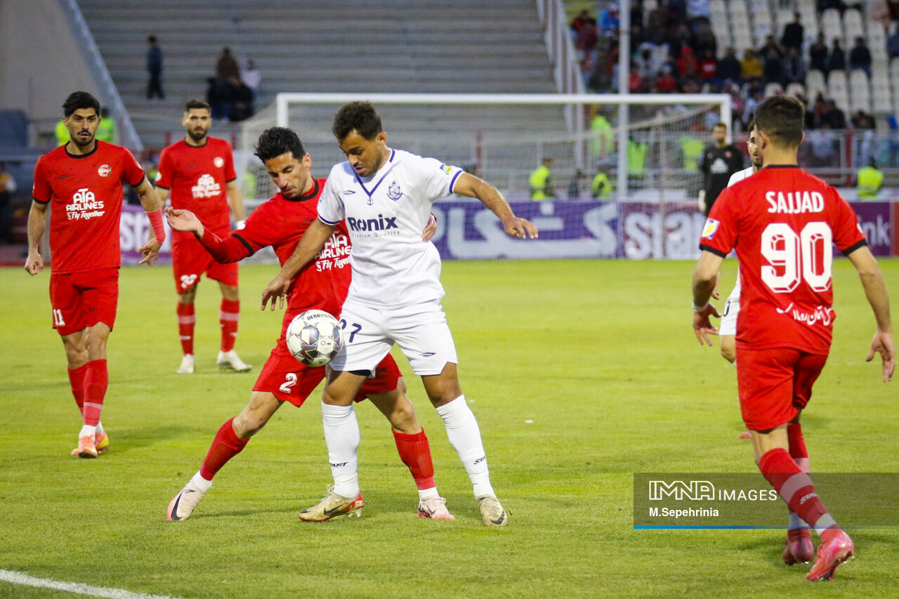 احتمالات قهرمانی لیگ برتر در هفتههای پایانی / جام از تبریز میگذرد!