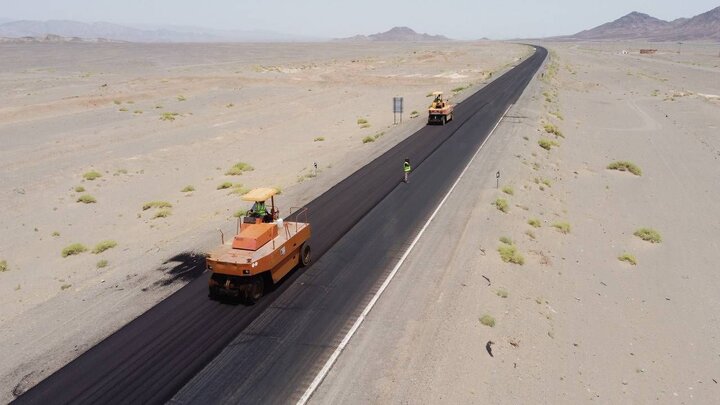 اجرای بیش از ۱۱۰۰ کیلومتر روکش آسفالت در محورهای مواصلاتی سیستان و بلوچستان