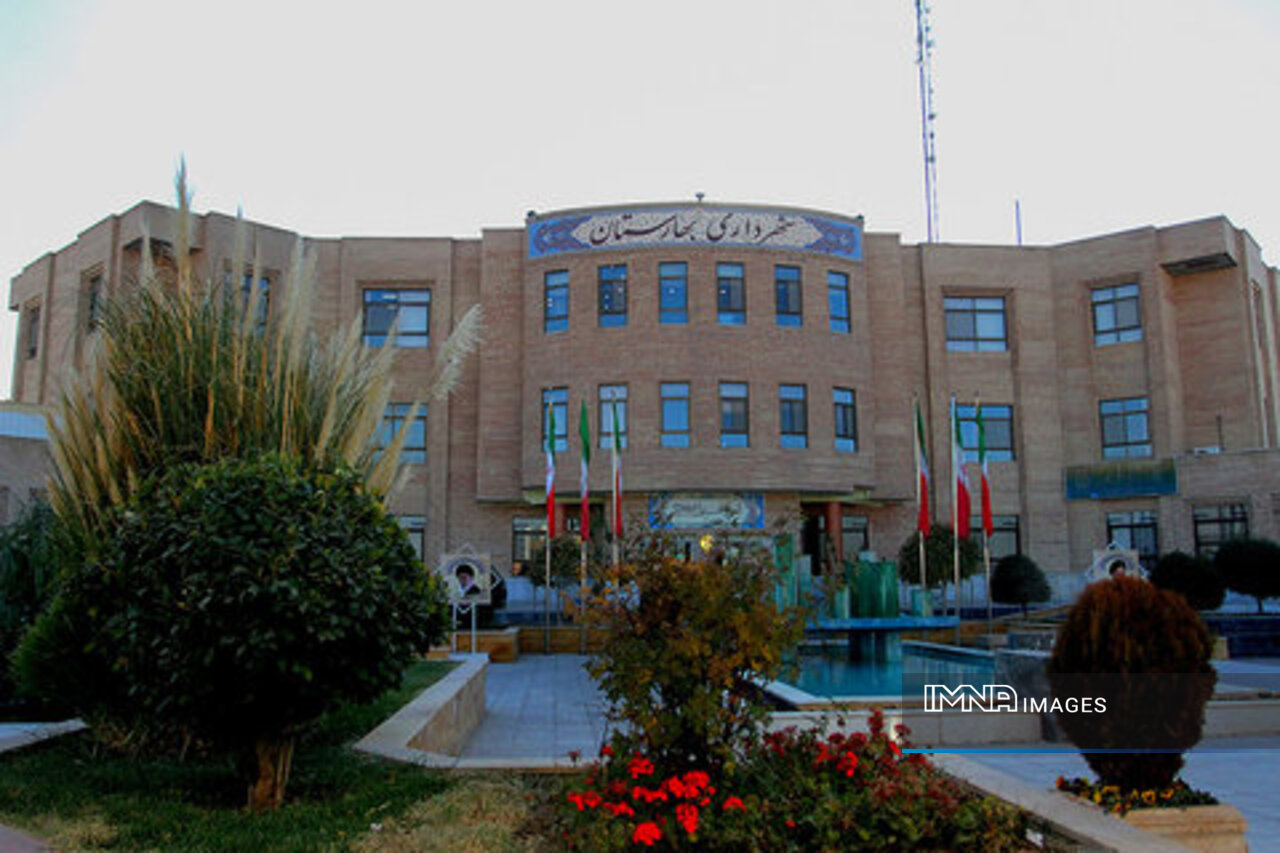 «مترو» و «آزادراه شرق» آینده بهارستان را متحول می‌کند/ «ایران کوچک» هنوز بخشداری ندارد!