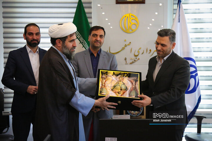 آیین تکریم و معارفه مدیران شهری اصفهان