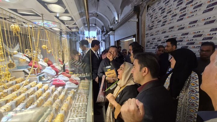 طلا بر گردن تاریخ