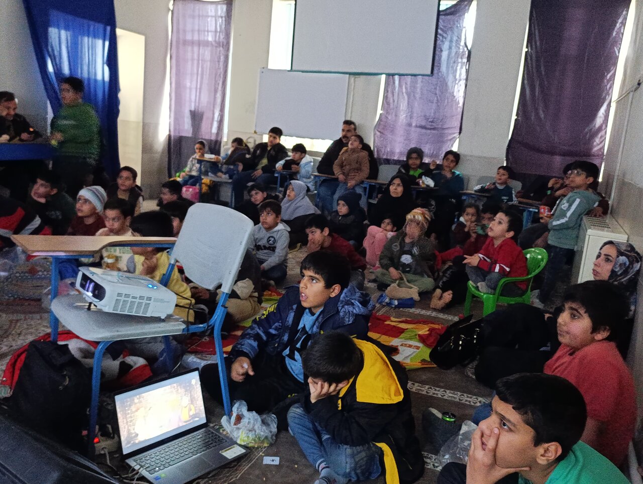 نذر پرده نقرهای در دل کوه و کویر