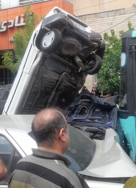 اتوبوس شهری در تبریز حادثه آفرید + عکس