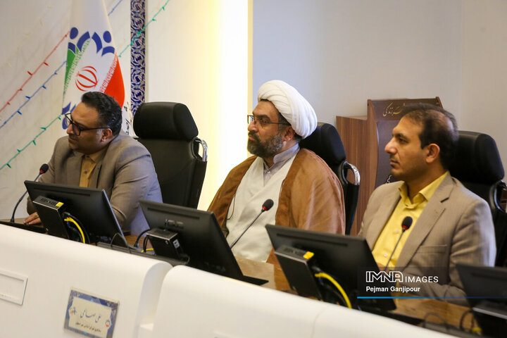 آیین تکریم و معارفه اداره کل سرمایه انسانی، اداره کل بازرسی و اداره کل حسابرسی شهرداری اصفهان