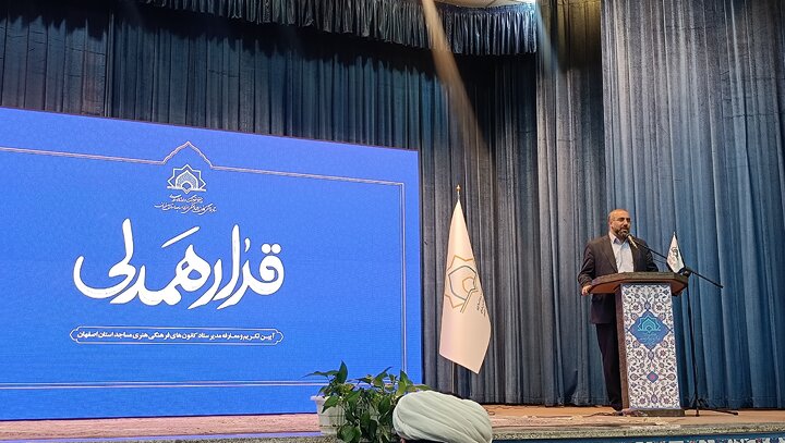 خدمت به مسجد هم‌تراز تشرف به محضر حق است