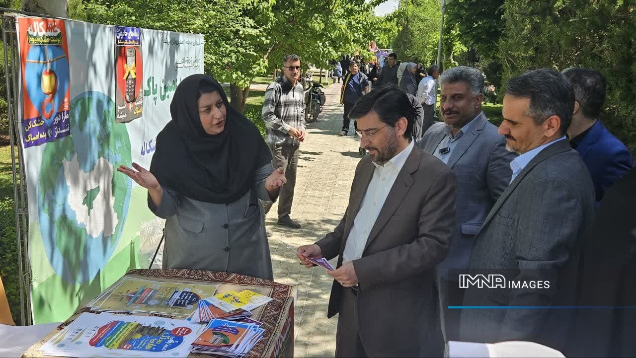 برگزاری ویژهبرنامه روز زمین پاک در پارک پروین اعتصامی