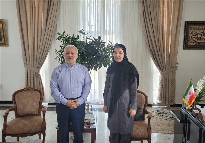 تا آزادی خانم اسفندیاری تلاش خواهیم کرد