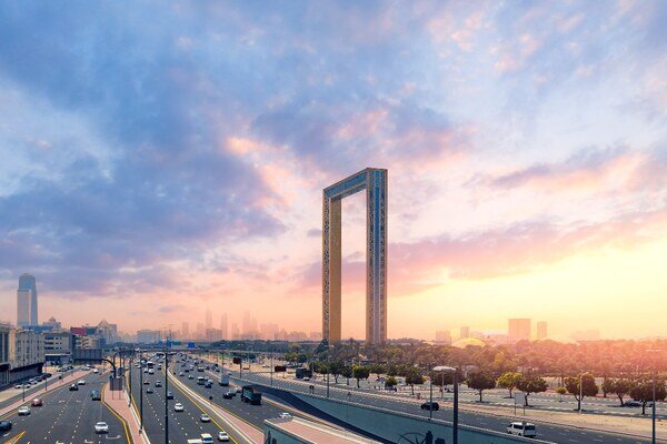 مدیریت ترافیک دبی با کمک هوش مصنوعی مولد