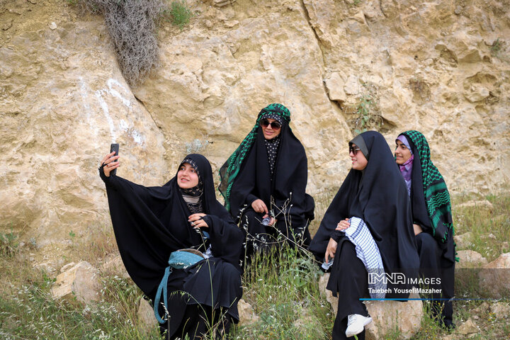 اعزام ۱۴۰ دانش‌آموز دختر به جنوب کشور در قالب کاروان راهیان نور