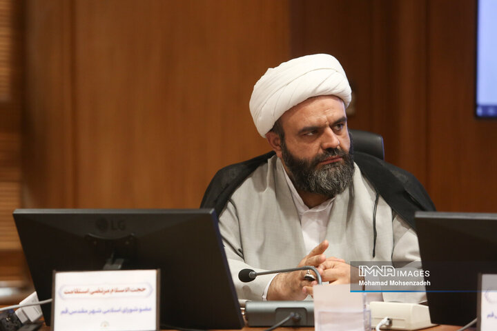 نشست خبری رئیس و رؤسای کمیسیون‌های تخصصی شورای شهر قم