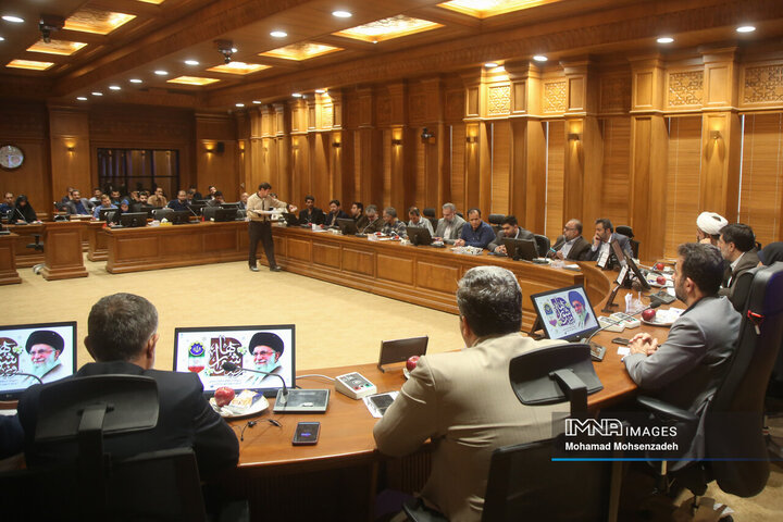 نشست خبری رئیس و رؤسای کمیسیون‌های تخصصی شورای شهر قم