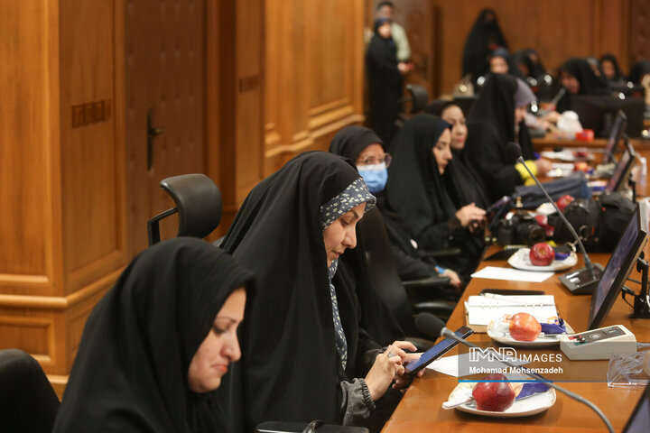 نشست خبری رئیس و رؤسای کمیسیون‌های تخصصی شورای شهر قم