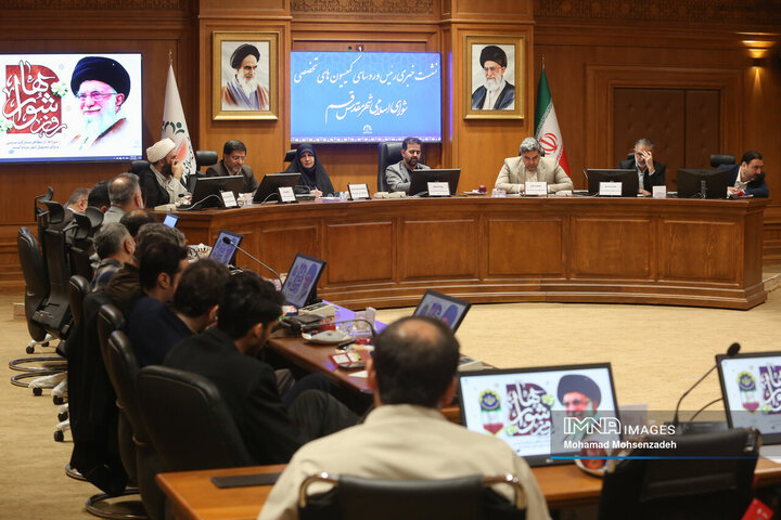 نشست خبری رئیس و رؤسای کمیسیون‌های تخصصی شورای شهر قم