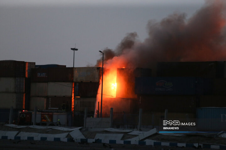 آتش‌سوزی حادثه بندرعباس در مرحله لکه‌گیری/ ۳ تن کف اطفای حریق از آتش‌نشانی پایتخت ارسال شد