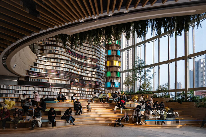 یک کتاب فروشی 20 متری در شهر چونگ‌کینگ