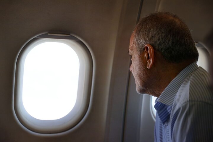 بازدید هوایی رئیس‌جمهور از بندر شهید رجایی برای بررسی ابعاد حادثه آتش‌سوزی