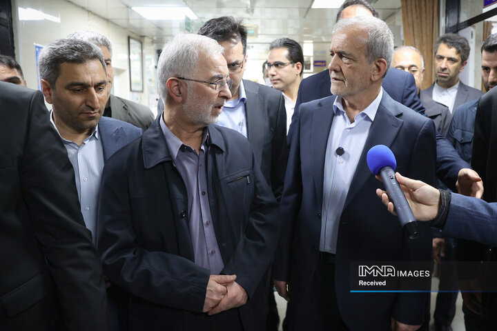 حضور رئیس جمهور در بندر شهید رجایی