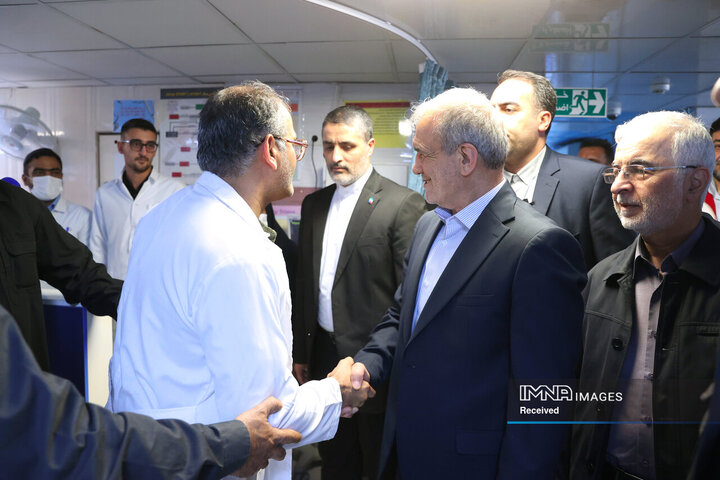 حضور رئیس جمهور در بندر شهید رجایی