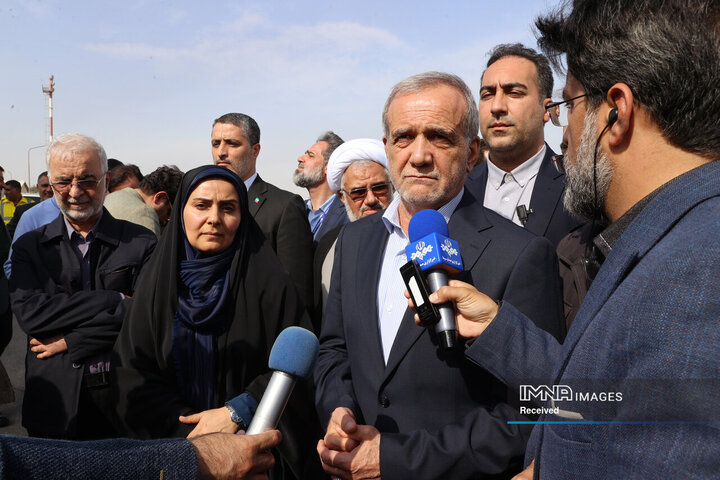 حضور رئیس جمهور در بندر شهید رجایی