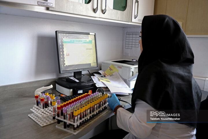 اهدای خون مردم همدان به حادثه‌دیدگان بندر شهید رجایی